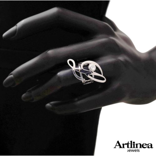 Foto da prendere come riferimento per le dimensioni del gioiello. Il colore del metallo o delle pietre dell’oggetto in foto potrebbe non corrispondere con la versione selezionata.