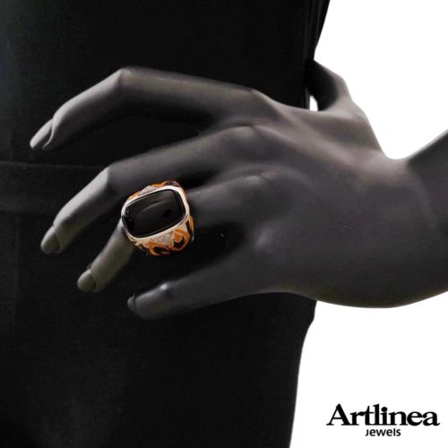 Foto da prendere come riferimento per le dimensioni del gioiello. Il colore del metallo o delle pietre dell’oggetto in foto potrebbe non corrispondere con la versione selezionata.